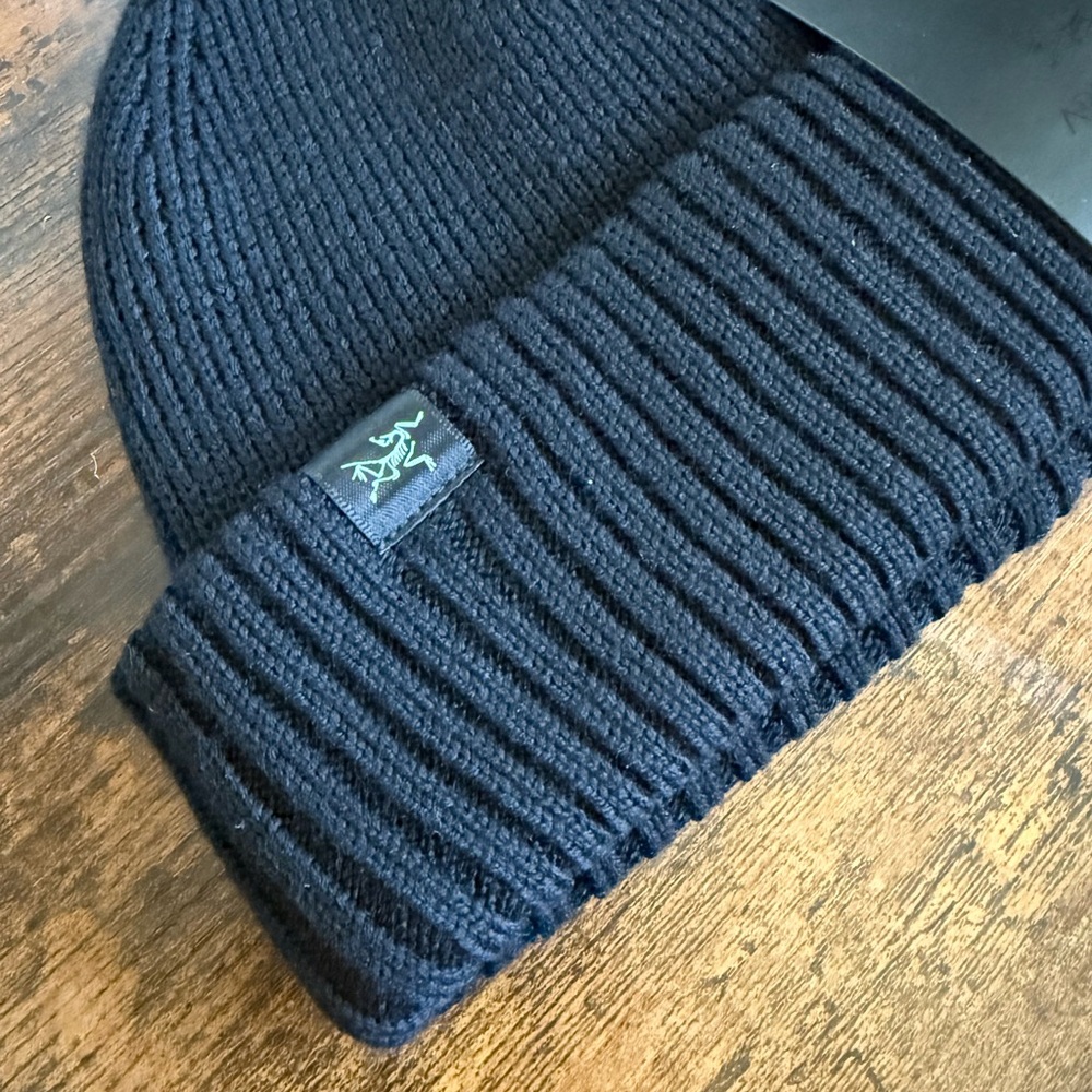 Arc'teryx Dark Navy Ribbed Beanie - Picture 3 of 3